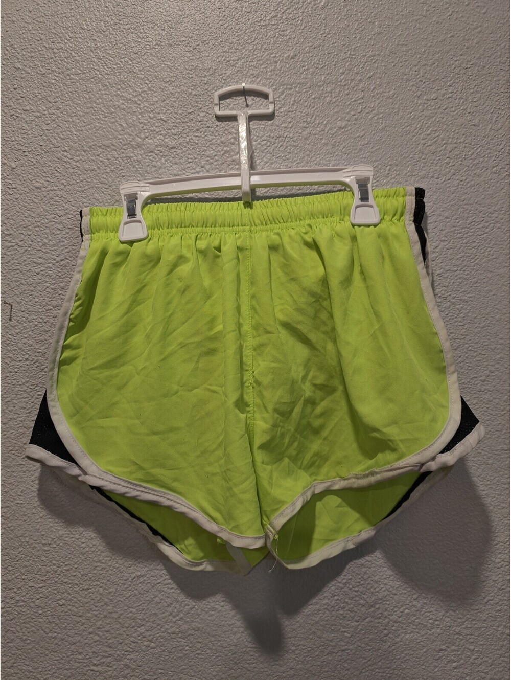 daisyfuentes Fit Neon Green Athletic Shorts Medium